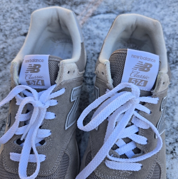 New Balance WOMEN'S 574 GREY/WHITE Sz 10.5 Like New - Picture 15 of 15